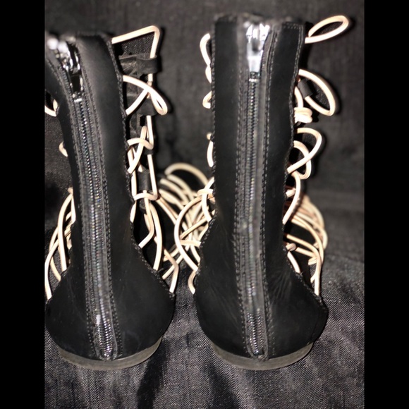 Black & Cream Gladiator Midi Sandal 👡 - Picture 4 of 7